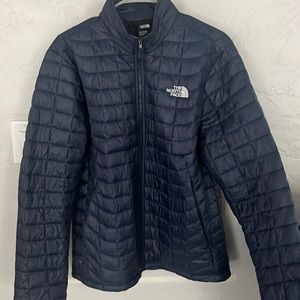 The North Face Navy Blue puffer jacket (M)